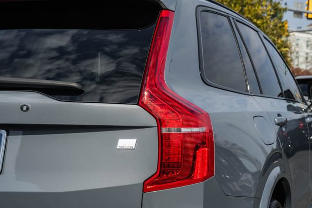 Used 2022 Volvo XC90 T8 R-Design w/ Advanced Package image 7
