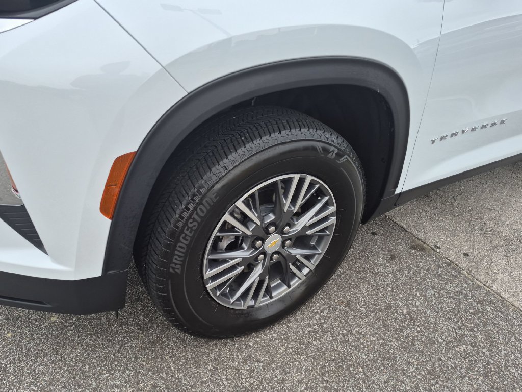 Used 2023 Chevrolet Traverse LS w/ Safety Package FWD image 3