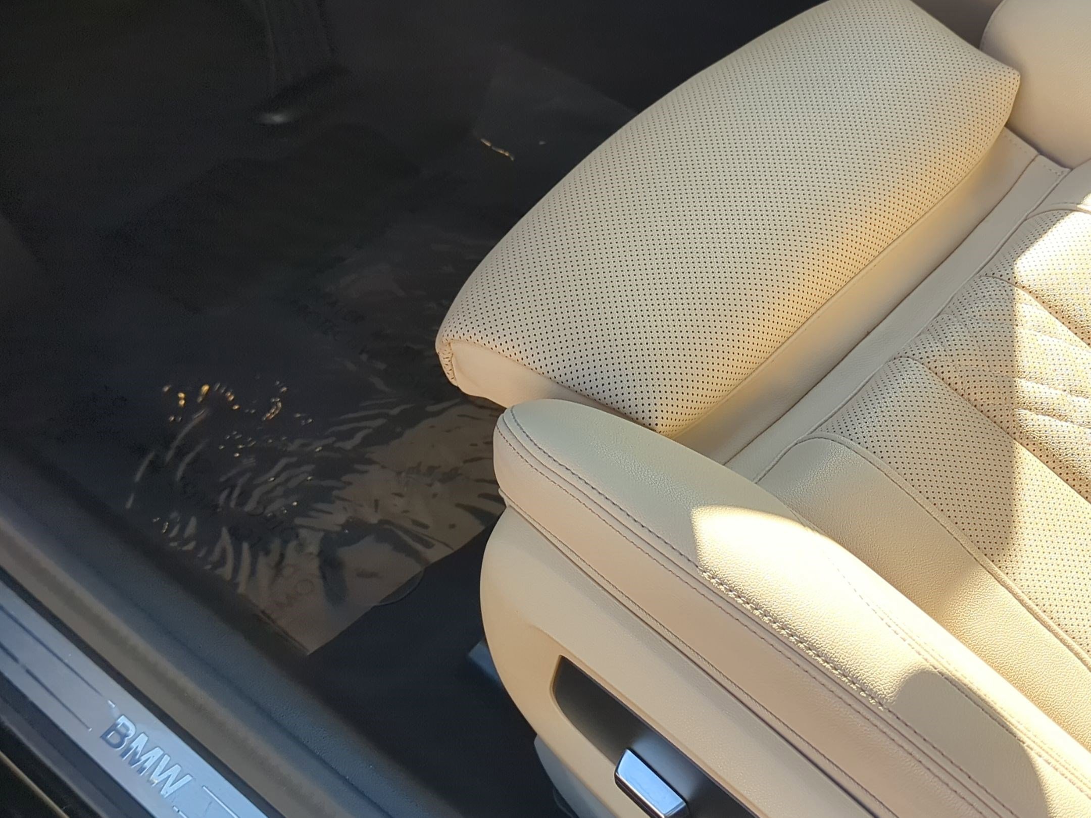 Used 2023 BMW 530i w/ Premium Package image 17