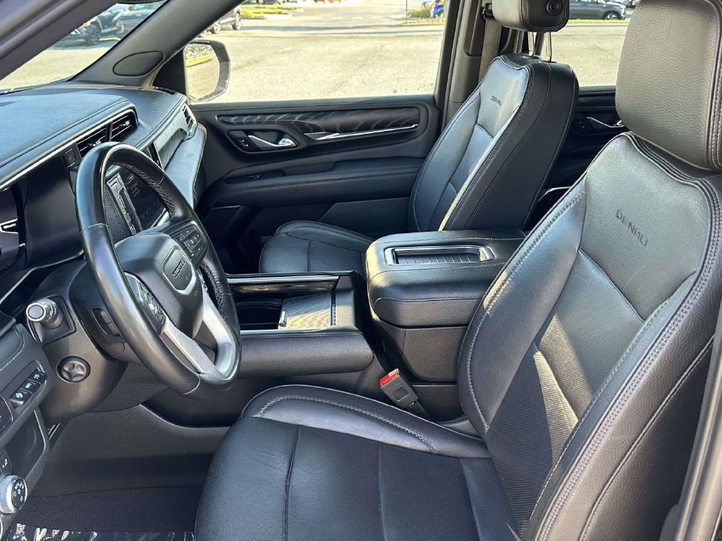 Used 2023 GMC Yukon Denali AWD/4WD image 16