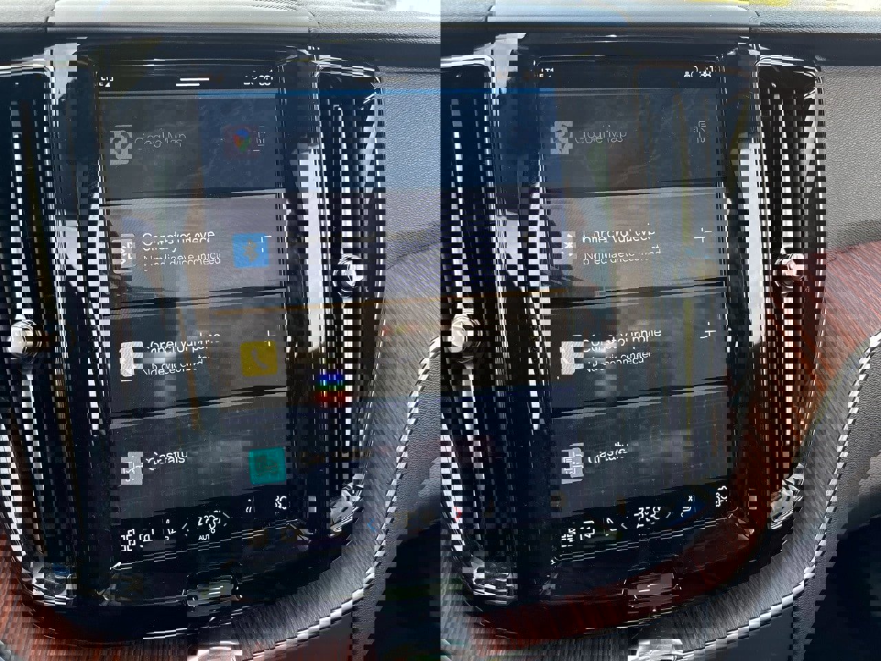 Certified 2024 Volvo XC60 B5 Plus w/ Protection Package Premier image 19