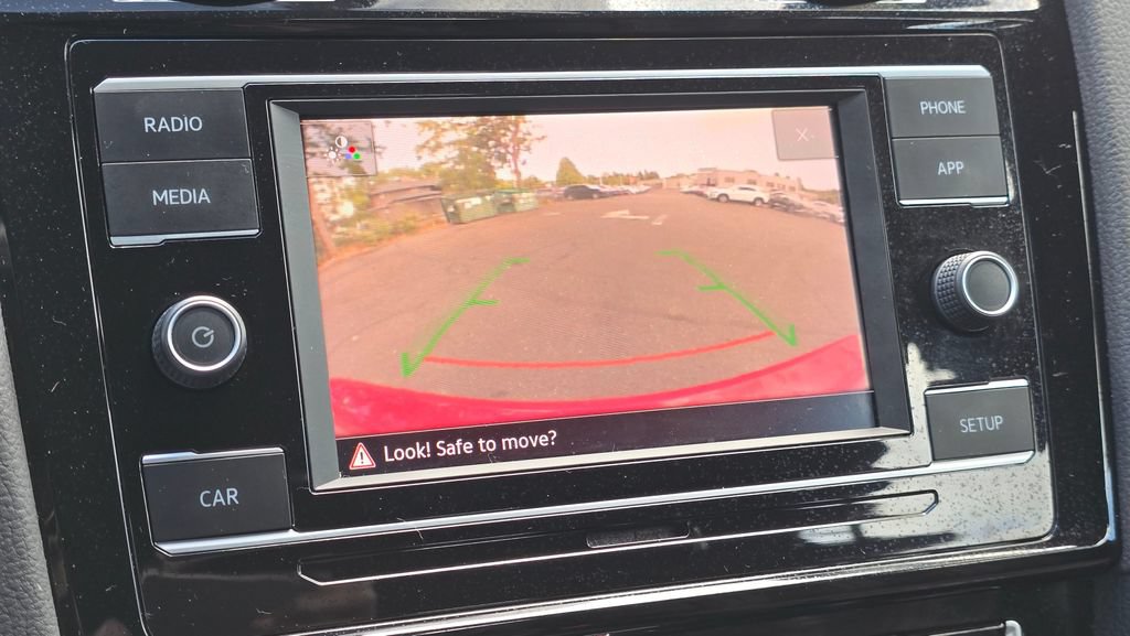 Used 2018 Volkswagen Golf 4-Door FWD image 31