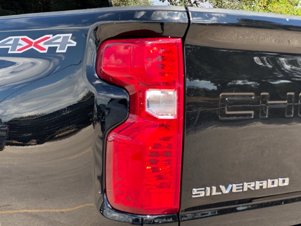 Used 2025 Chevrolet Silverado 2500 LT w/ Convenience Package AWD/4WD image 12