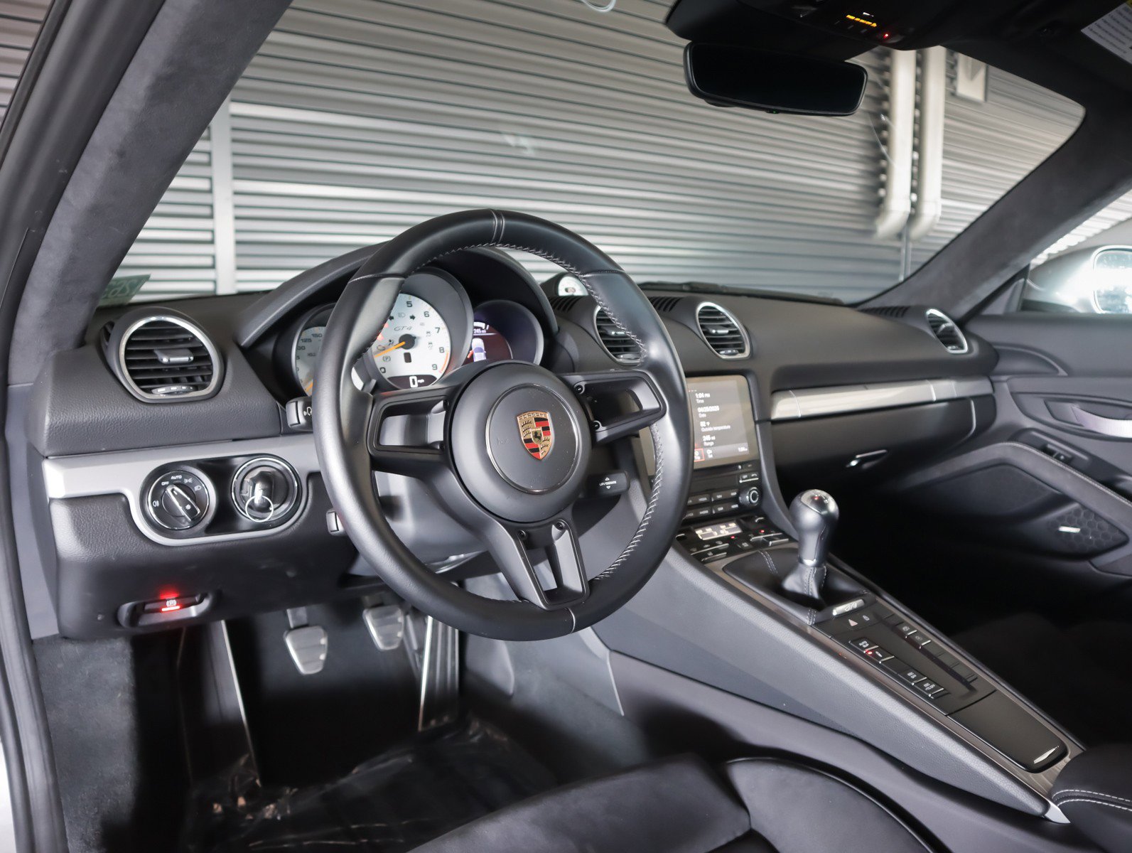 Certified 2020 Porsche 718 Cayman GT4 RWD image 4