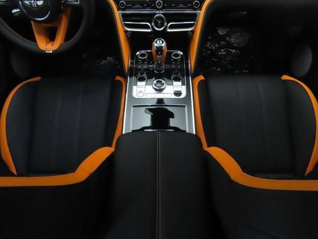 Used 2025 Bentley Flying Spur Plug-In Hybrid AWD/4WD image 17