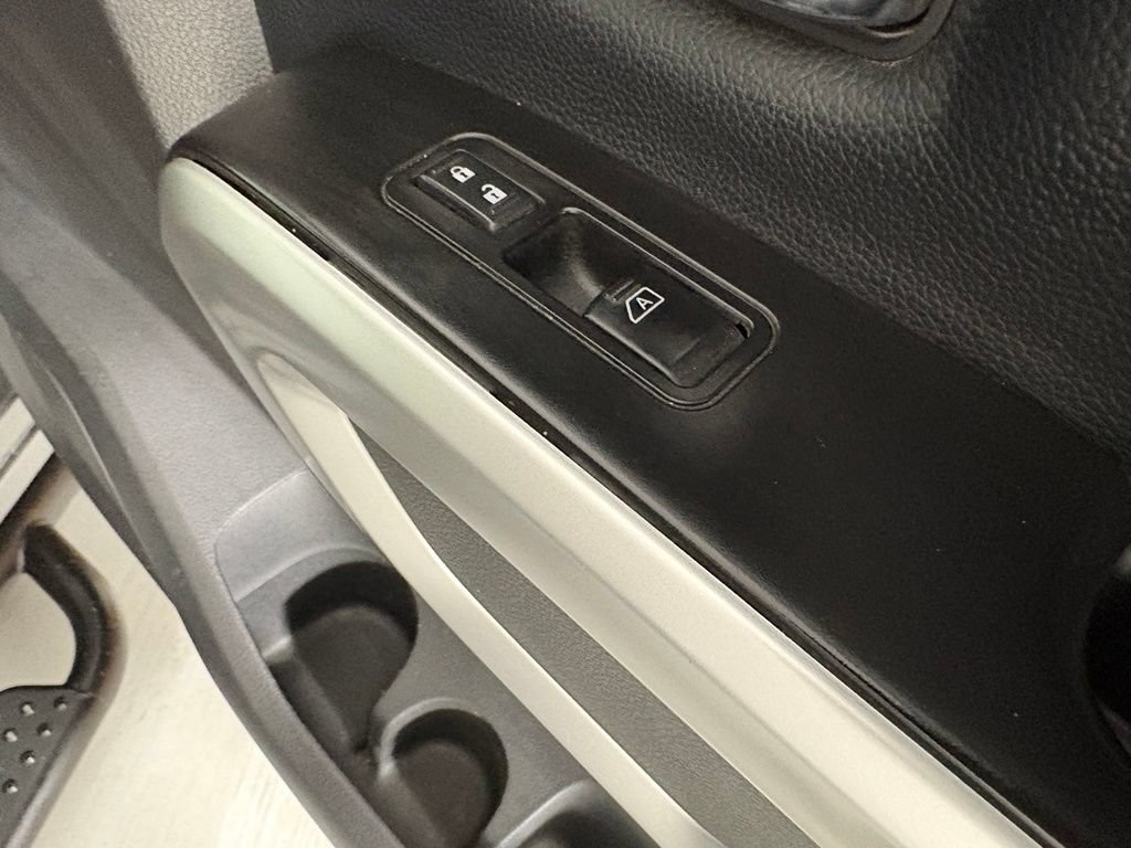 Used 2024 Nissan Titan SV AWD/4WD image 16