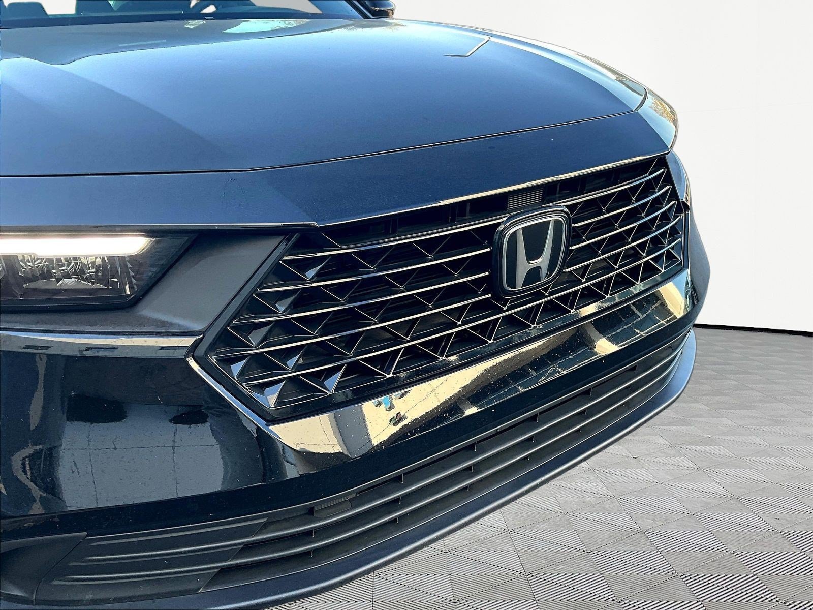 Used 2025 Honda Accord Sport image 32