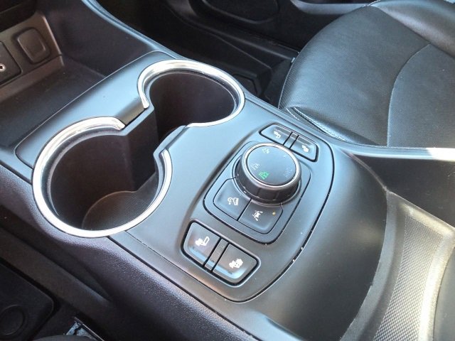 Used 2023 GMC Terrain SLT image 28