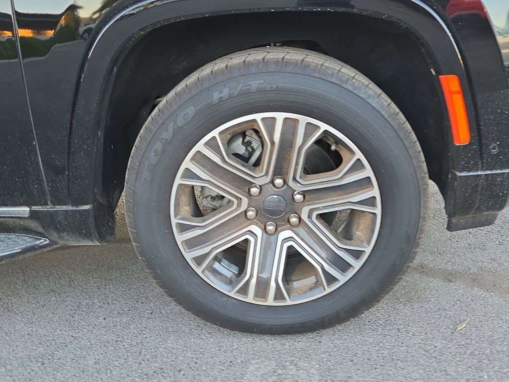 Used 2023 Jeep Wagoneer 2WD w/ Premium Group I image 7