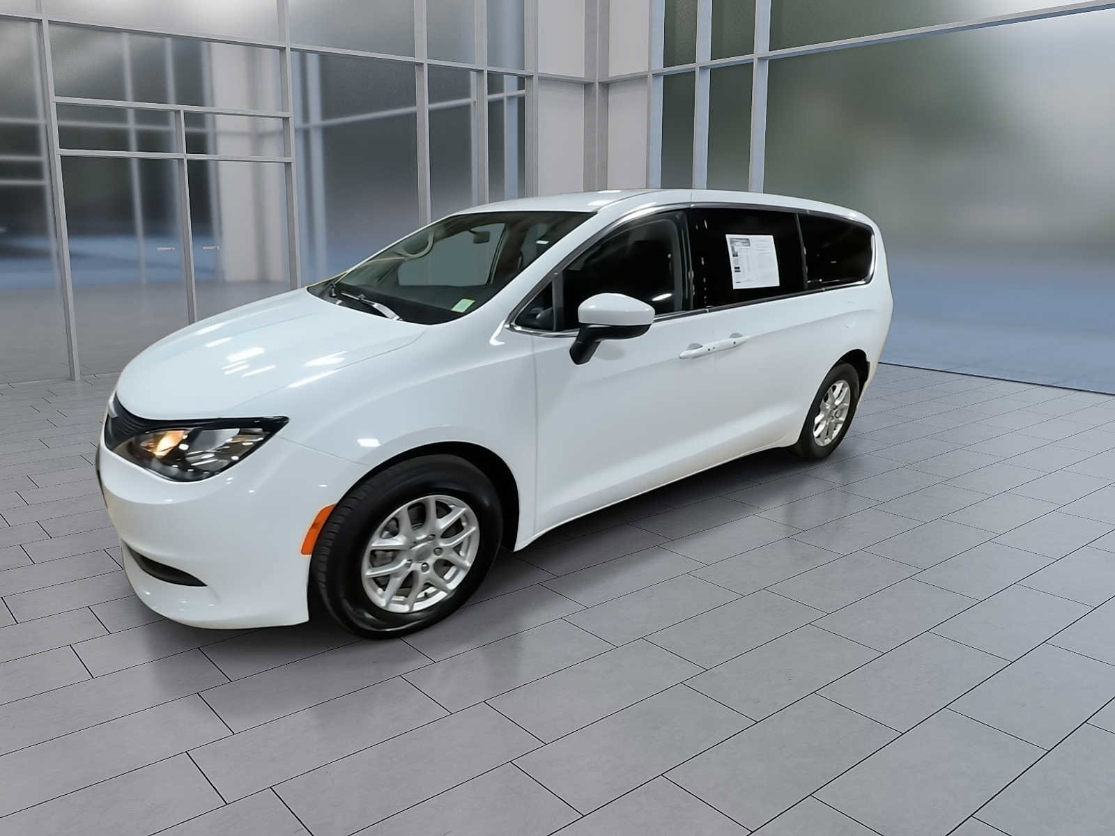 Used 2022 Chrysler Voyager LX image 2