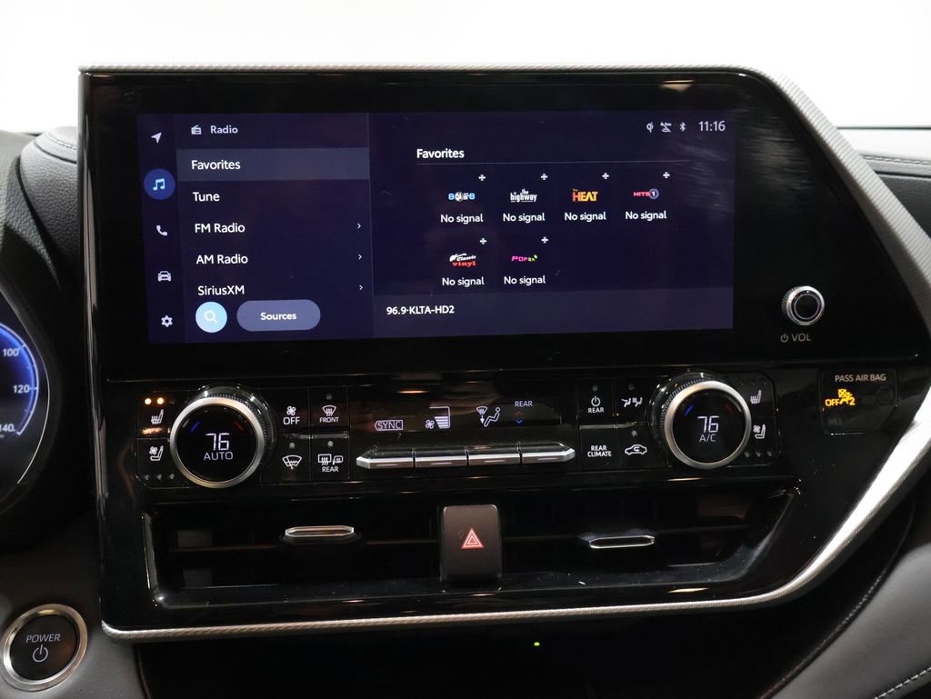 Used 2025 Toyota Highlander Platinum image 10