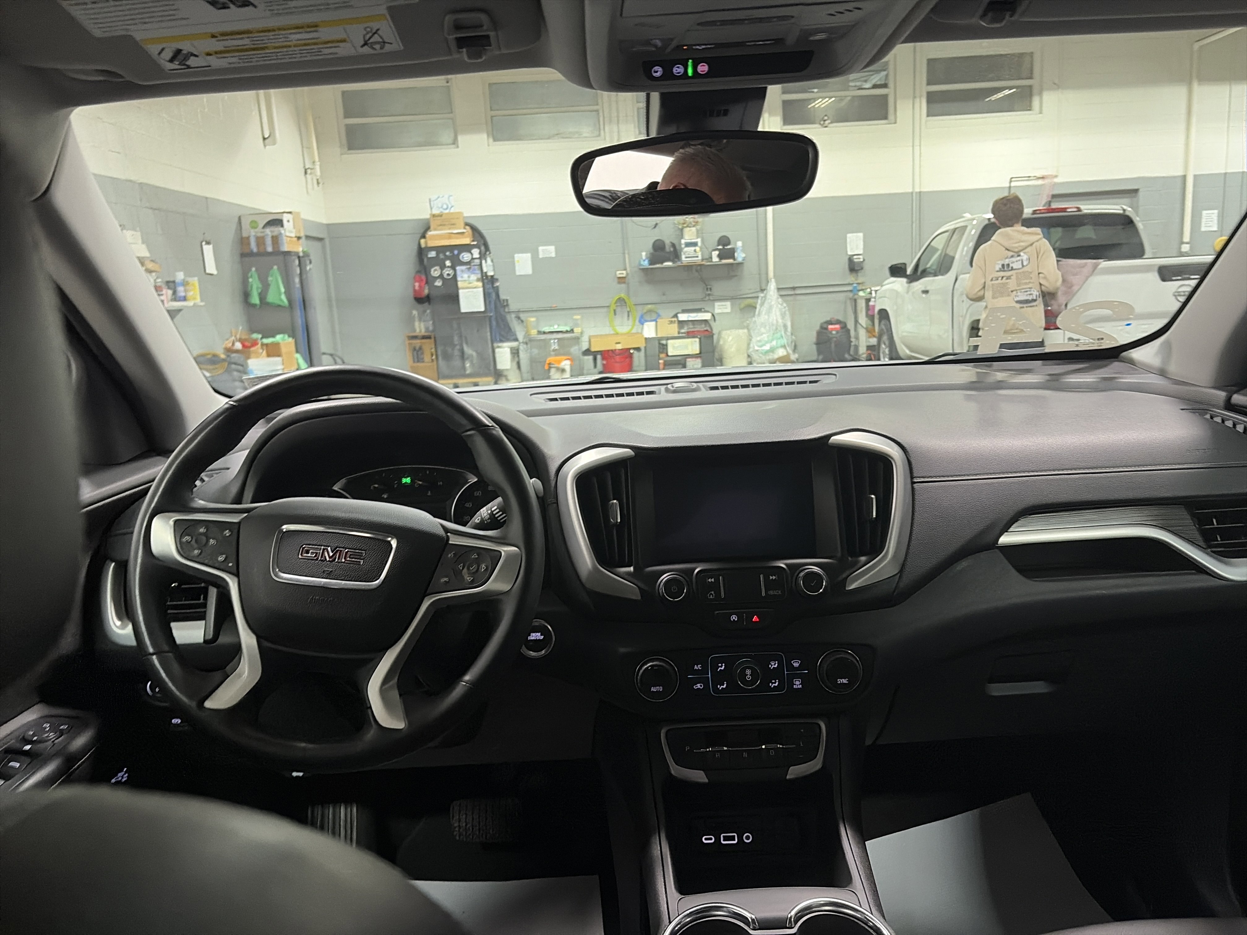 Used 2024 GMC Terrain SLT AWD/4WD image 26