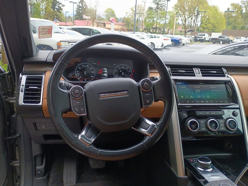 Used 2018 Land Rover Discovery HSE Luxury image 28