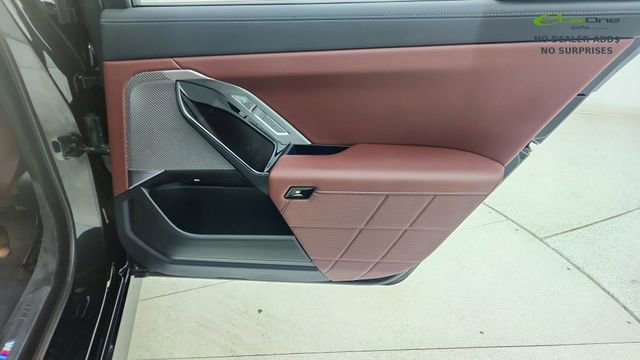Used 2025 BMW i7 eDrive50 w/ M Sport Package RWD image 28