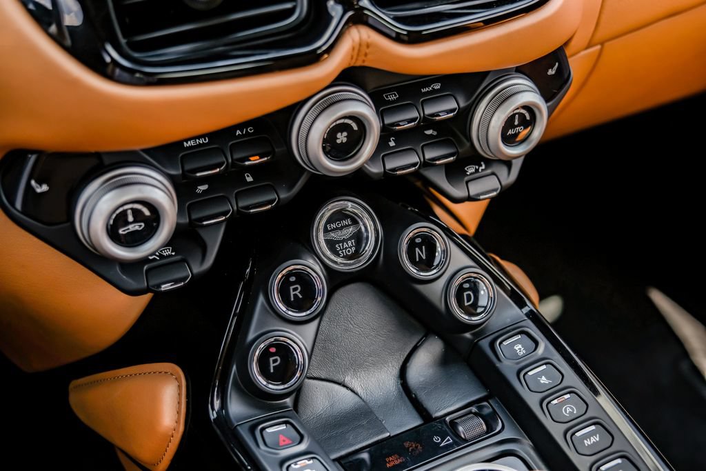 Used 2020 Aston Martin V8 Vantage Coupe RWD image 23