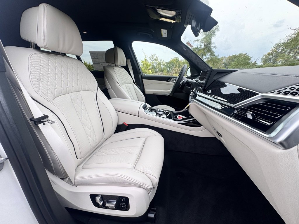 Used 2026 BMW X7 xDrive40i w/ Executive Package image 28