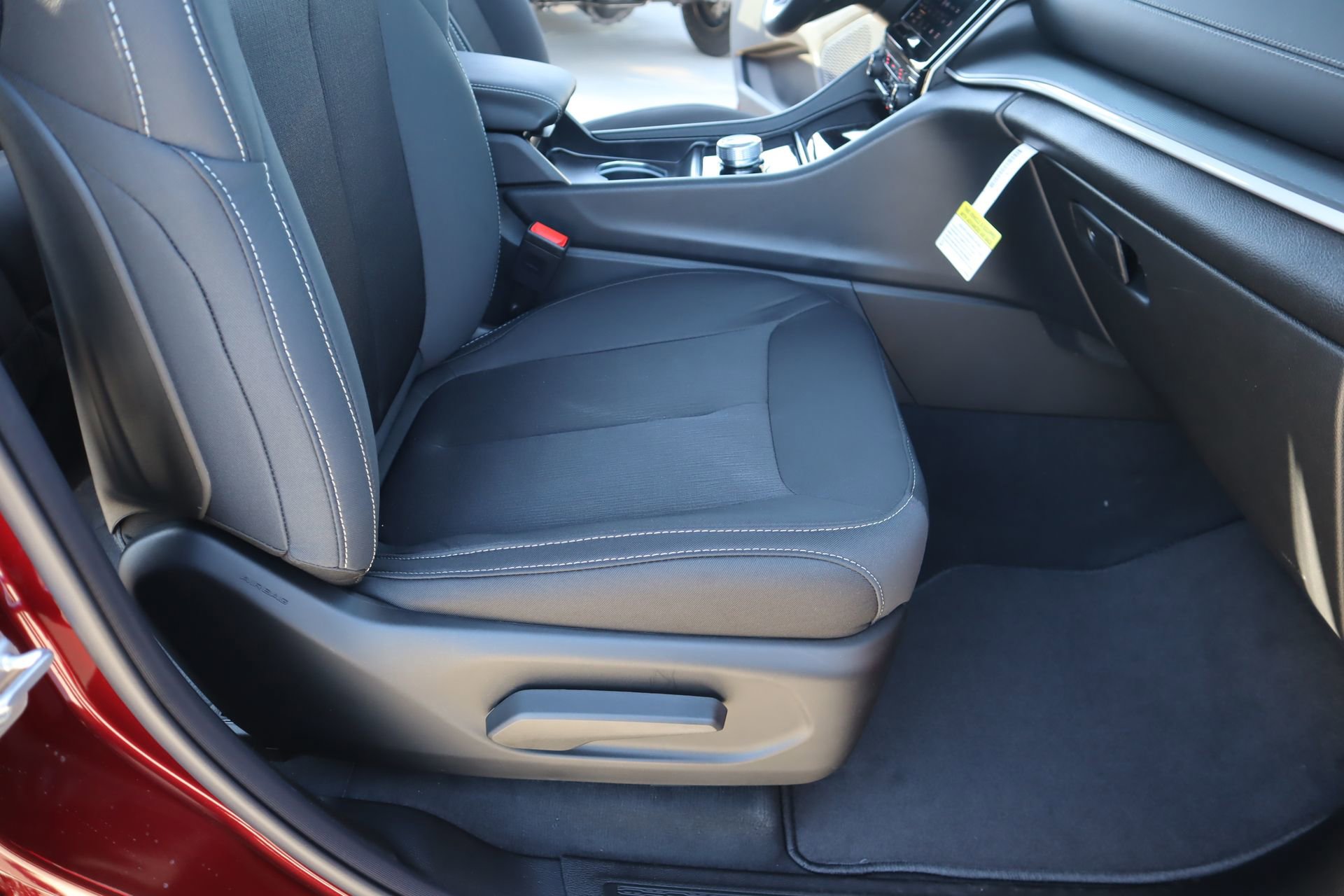 New 2026 Jeep Grand Cherokee Laredo image 13