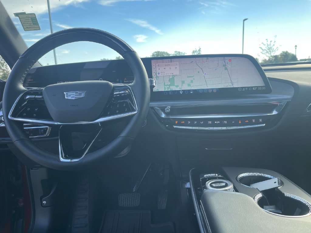 Used 2024 Cadillac Lyriq Luxury AWD/4WD image 9