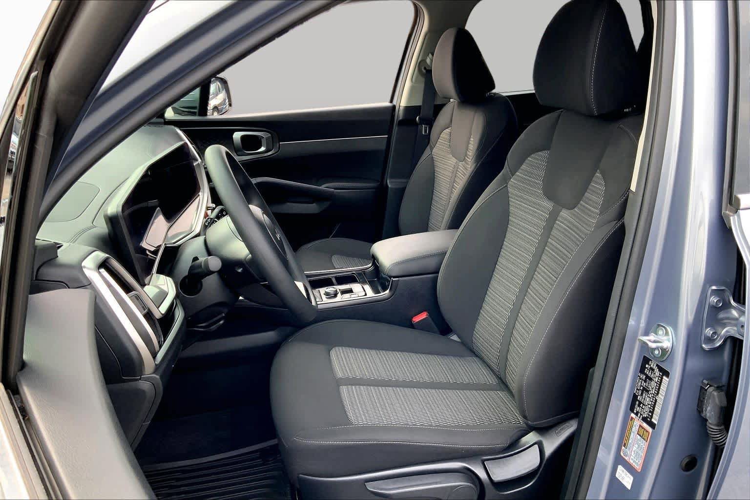 Used 2025 Kia Sorento LX FWD image 8