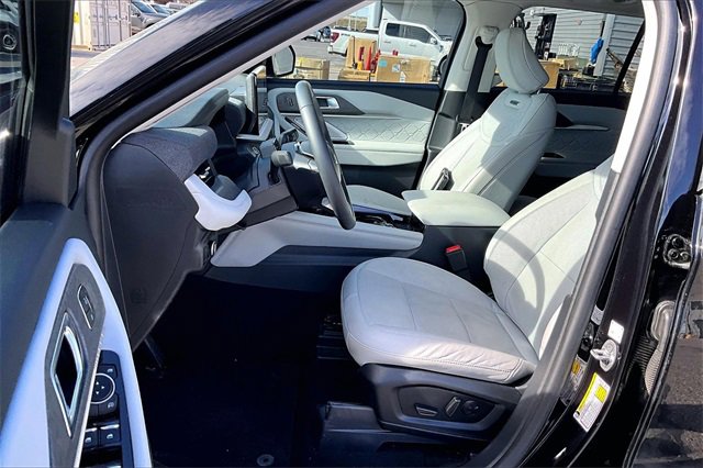 Used 2025 Ford Explorer Platinum w/ Ultimate Package image 5