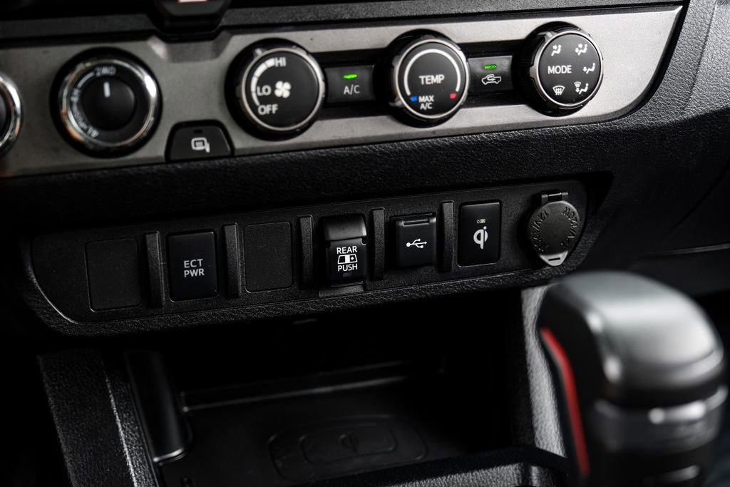 Used 2020 Toyota Tacoma TRD Off-Road AWD/4WD image 25