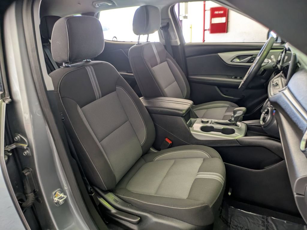 Used 2025 Chevrolet Blazer LT AWD/4WD image 28