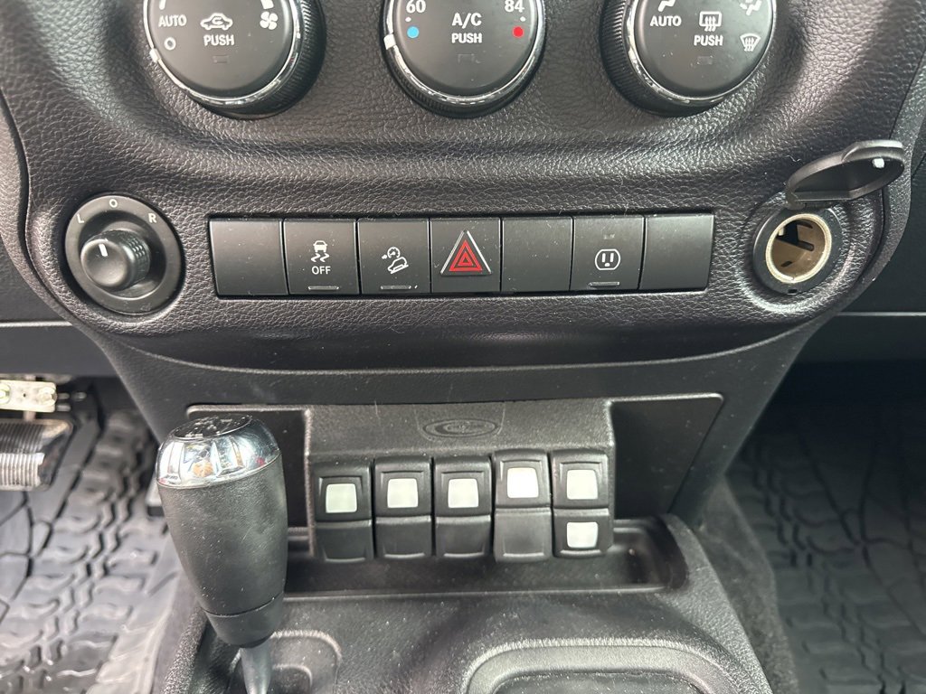 Used 2016 Jeep Wrangler Unlimited Rubicon w/ Connectivity Group image 57