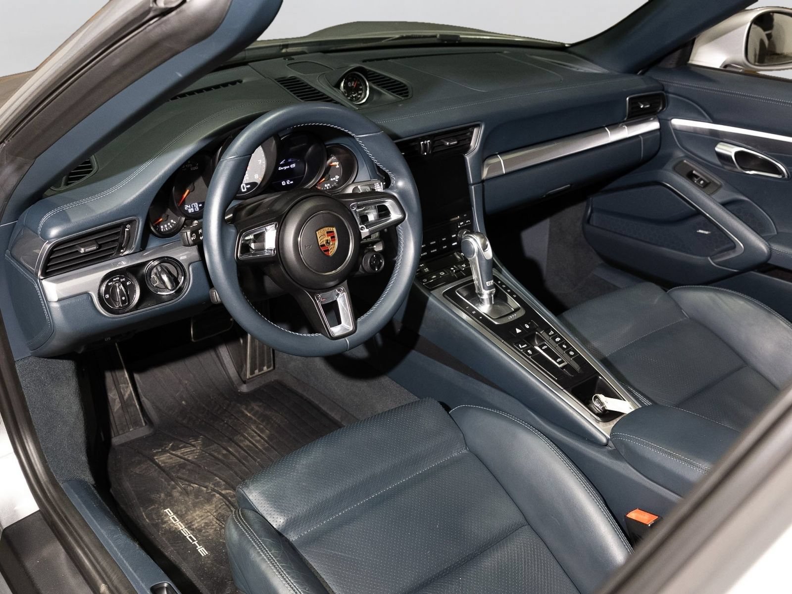 Used 2017 Porsche 911 Targa 4S AWD/4WD image 5