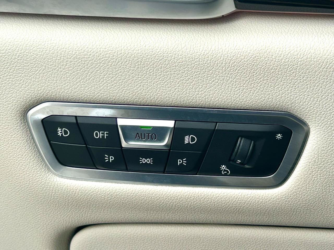 Used 2019 BMW X5 xDrive40i w/ Premium Package 2 AWD/4WD image 25