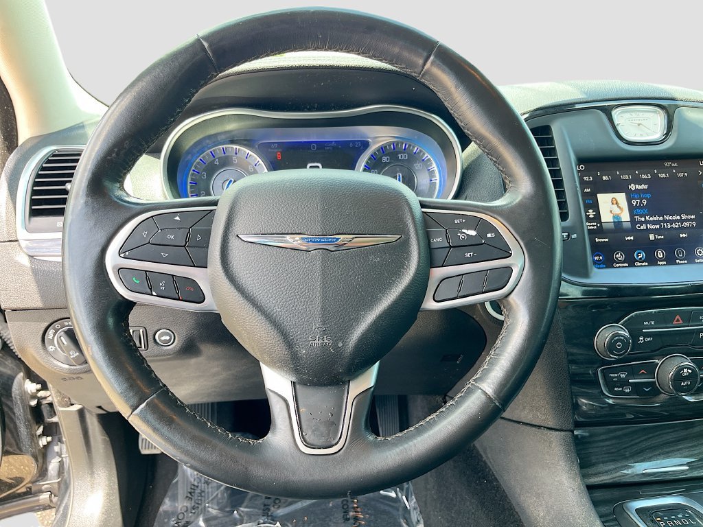 Used 2021 Chrysler 300 Touring L RWD image 11