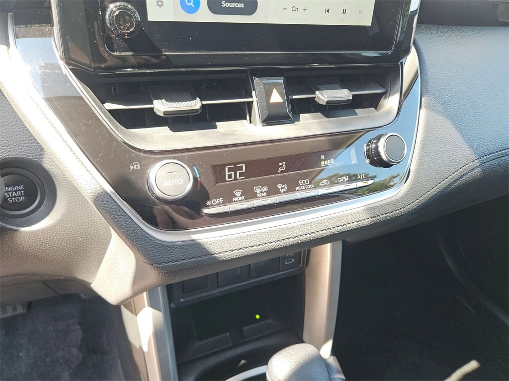 Used 2025 Toyota Corolla Cross LE image 18