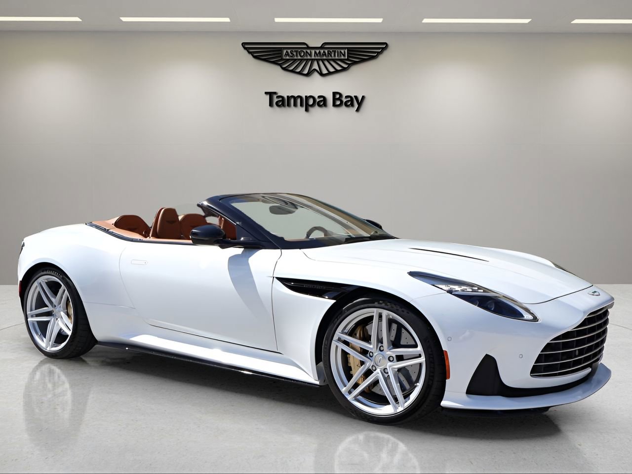 Used 2024 Aston Martin DB12 Convertible image 7