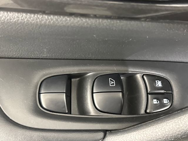 Used 2019 Nissan Rogue SV image 27