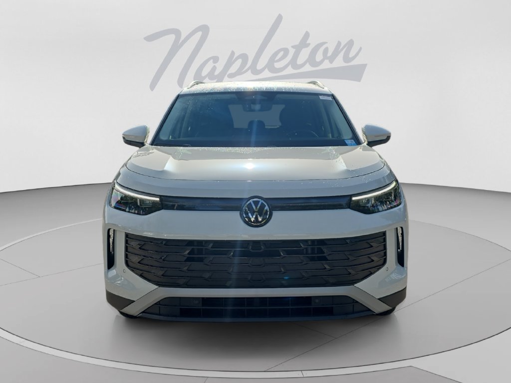 New 2025 Volkswagen Tiguan SE FWD image 2