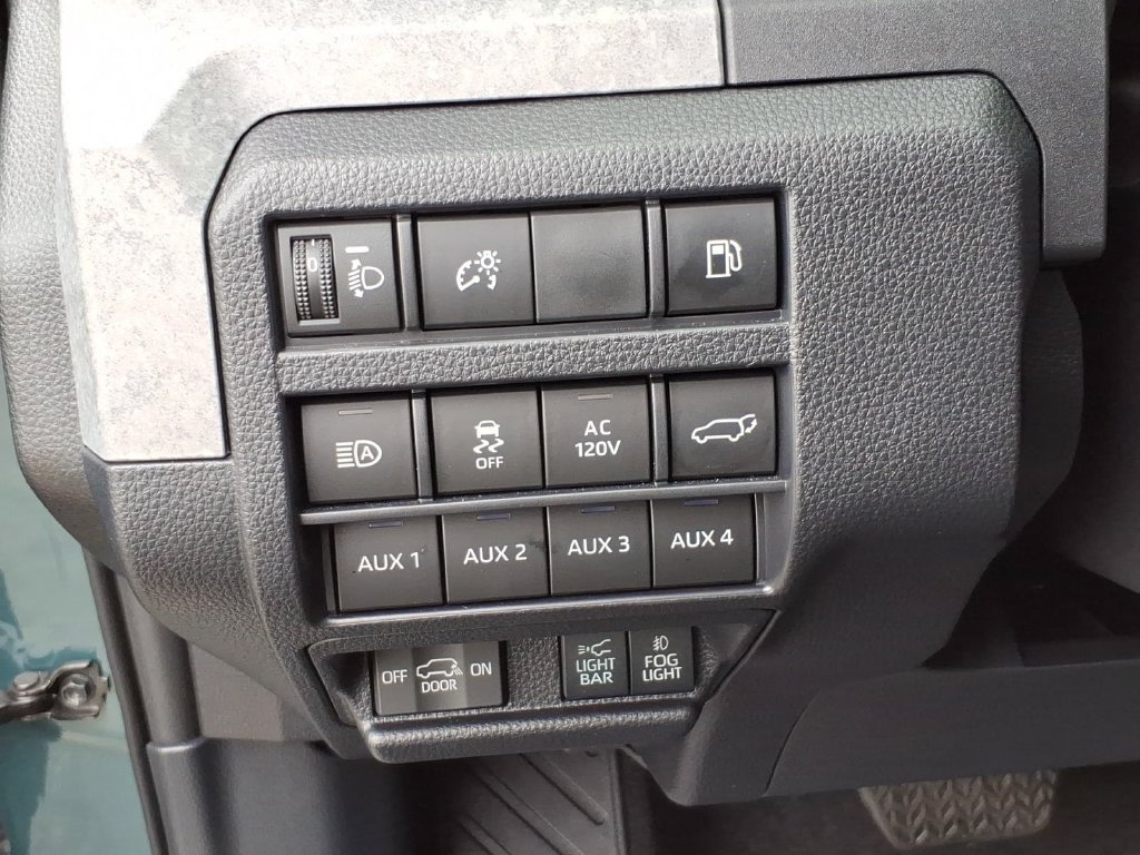 Used 2025 Toyota 4Runner Trailhunter AWD/4WD image 18