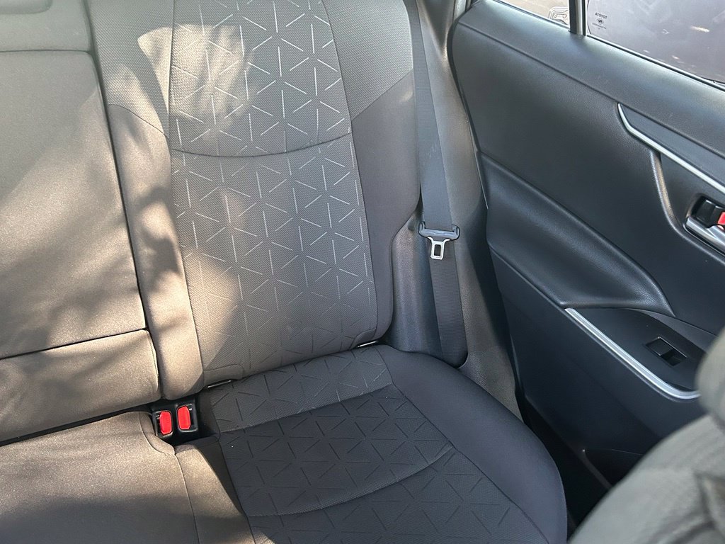 Used 2021 Toyota RAV4 XLE w/ Convenience Package FWD image 14