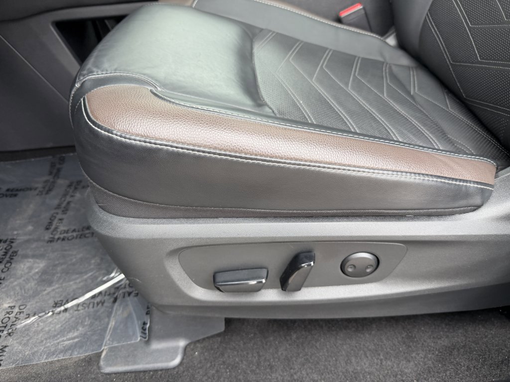 Used 2024 Nissan Pathfinder Platinum w/ Cargo Package image 29