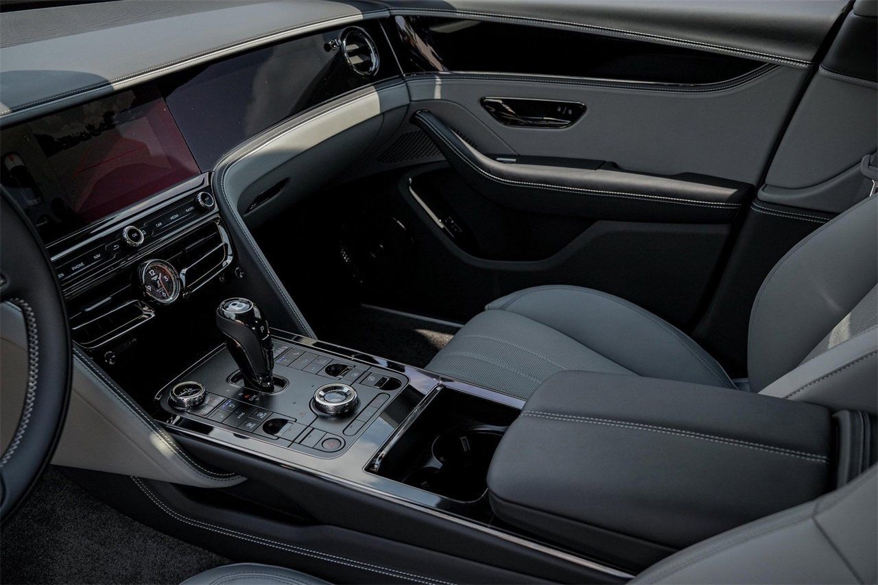 New 2025 Bentley Flying Spur Plug-In Hybrid image 17
