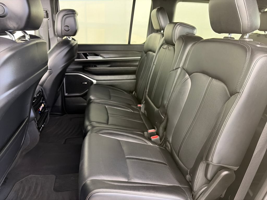 Used 2024 Jeep Wagoneer L Series II w/ Flexible Seating Group AWD/4WD image 13