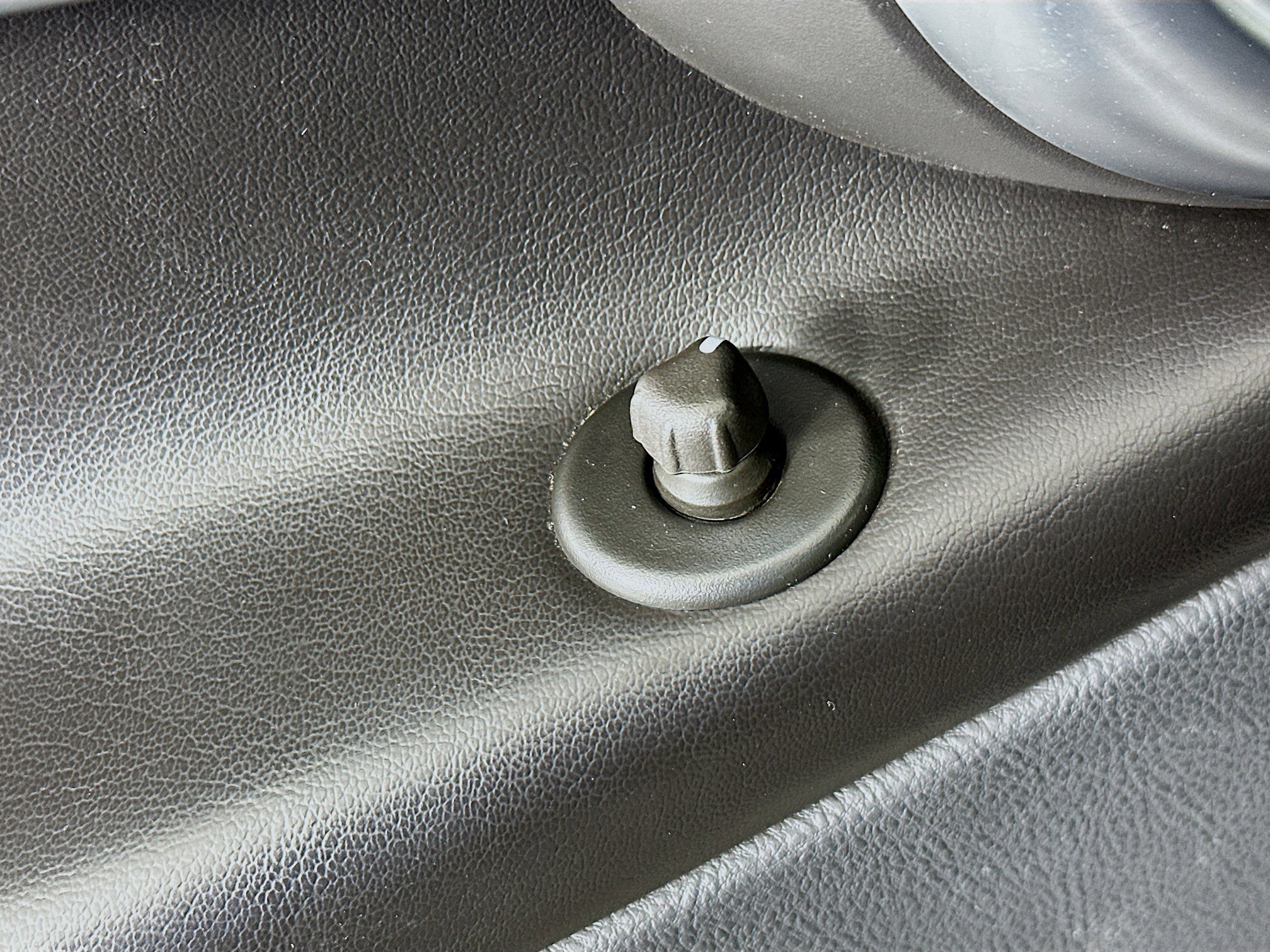 Used 2004 Chevrolet SSR w/ Preferred Equipment Group RWD image 15