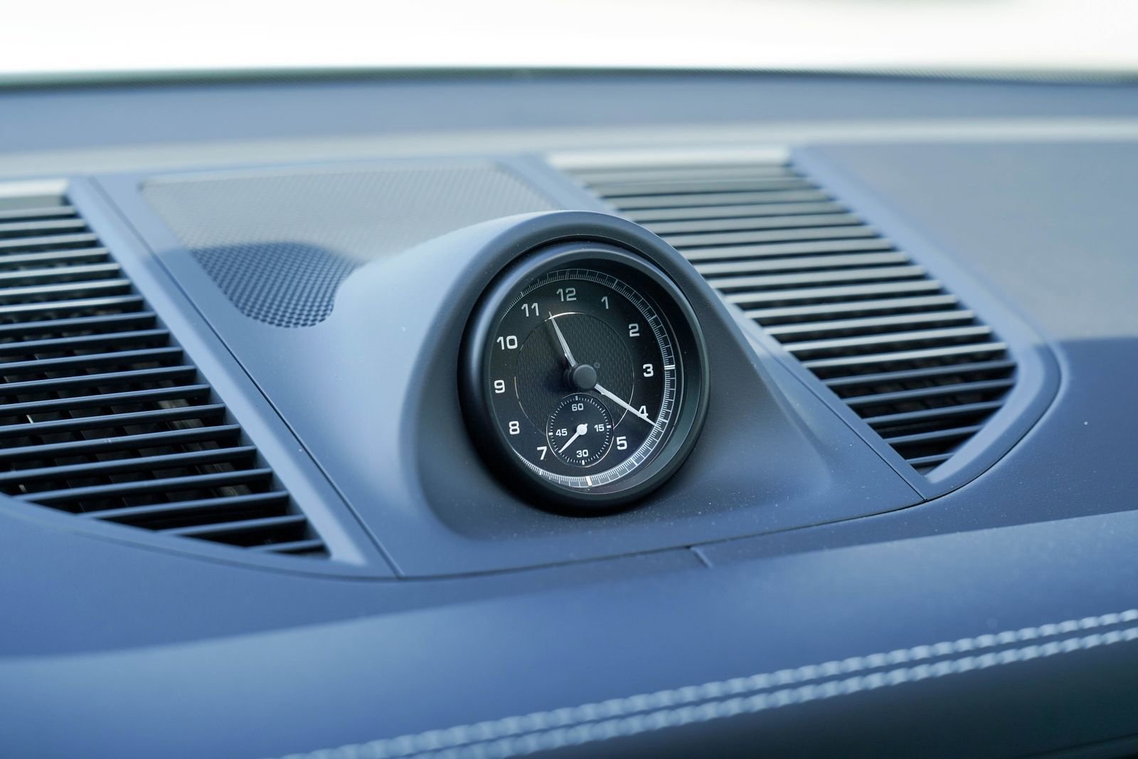 Certified 2025 Porsche Macan image 27