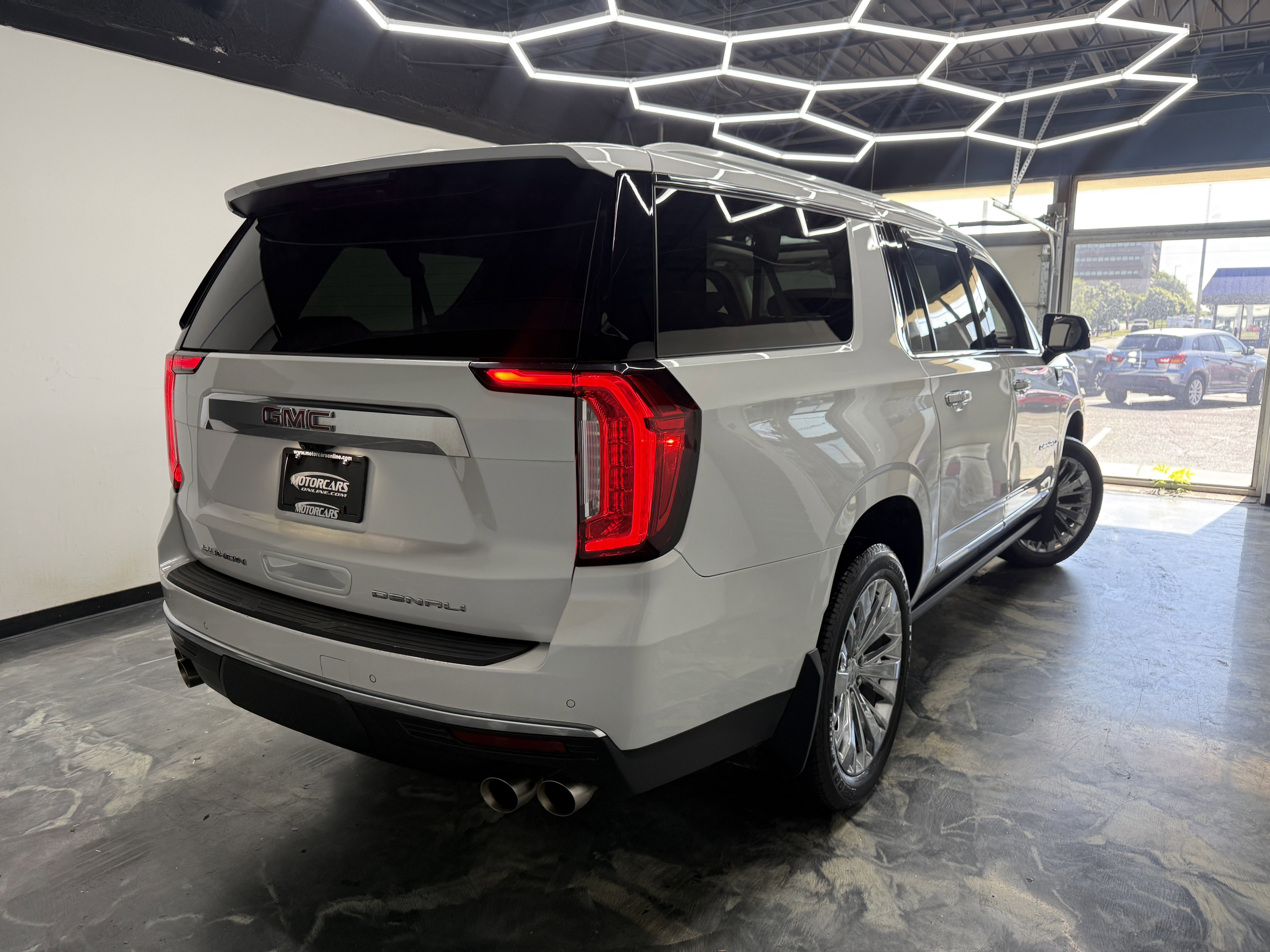 Used 2021 GMC Yukon XL Denali w/ Denali Ultimate Package AWD/4WD image 5