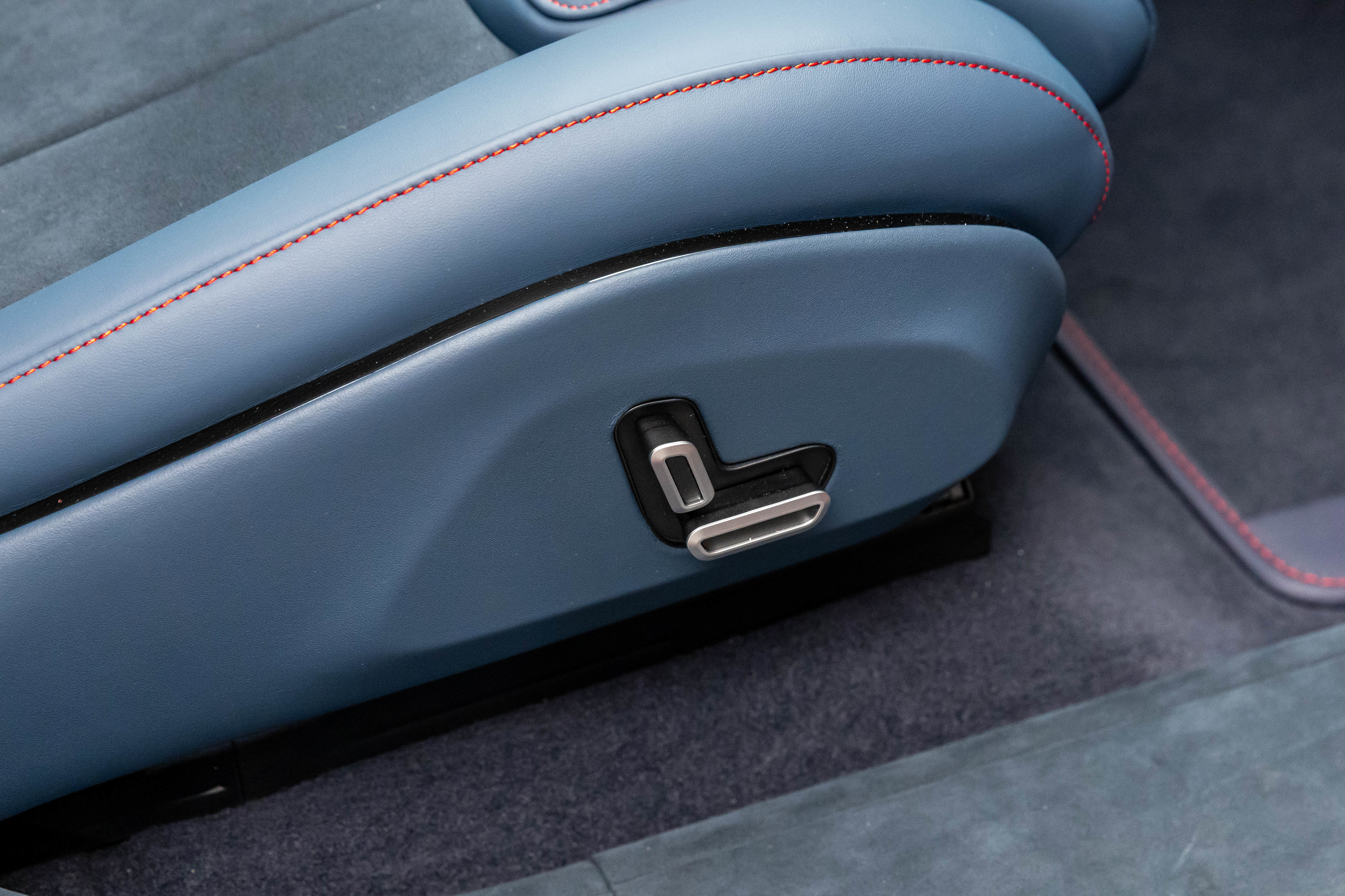 Used 2026 Ferrari Purosangue AWD/4WD image 36