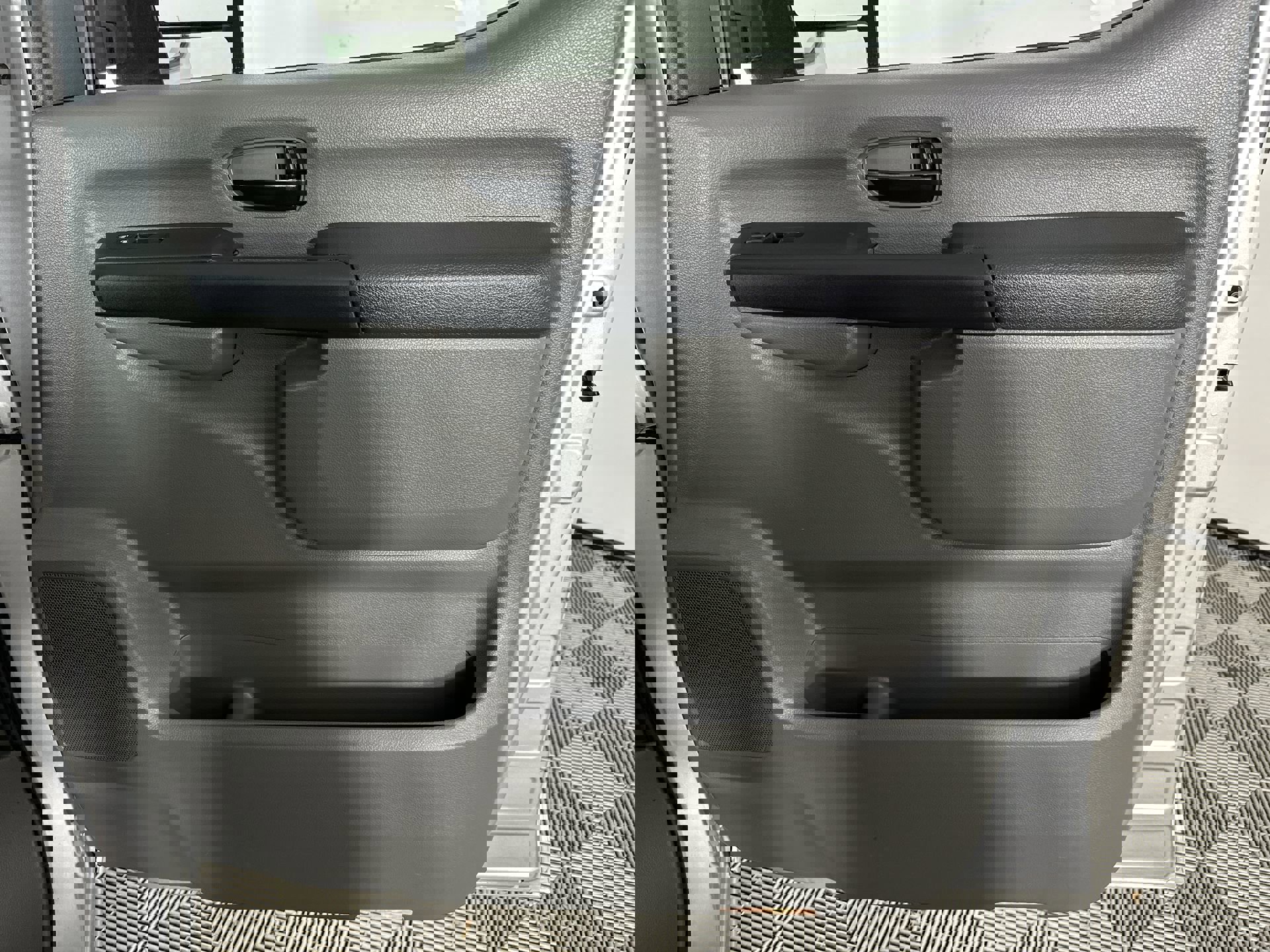 Used 2018 Nissan NV 3500 SV w/ Navigation Package image 36