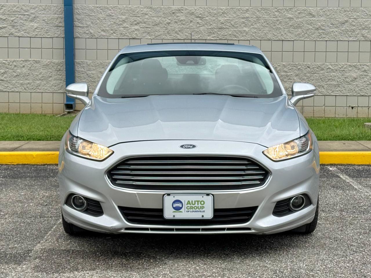 Used 2015 Ford Fusion SE w/ Equipment Group 502A FWD image 2