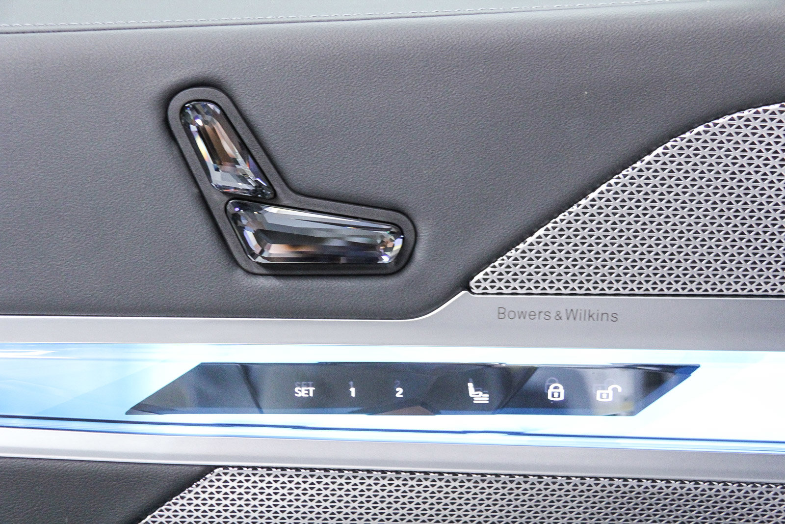 Certified 2023 BMW 740i w/ Parking Assistance Package image 21