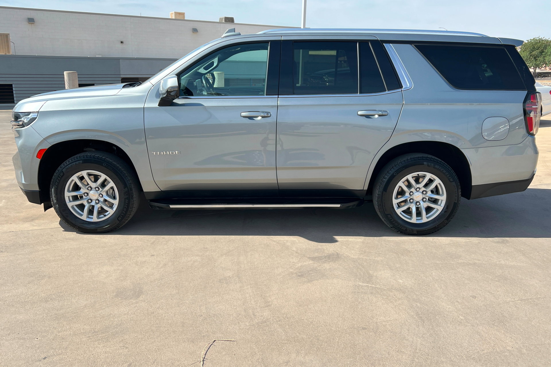 Used 2023 Chevrolet Tahoe LT w/ Luxury Package image 2