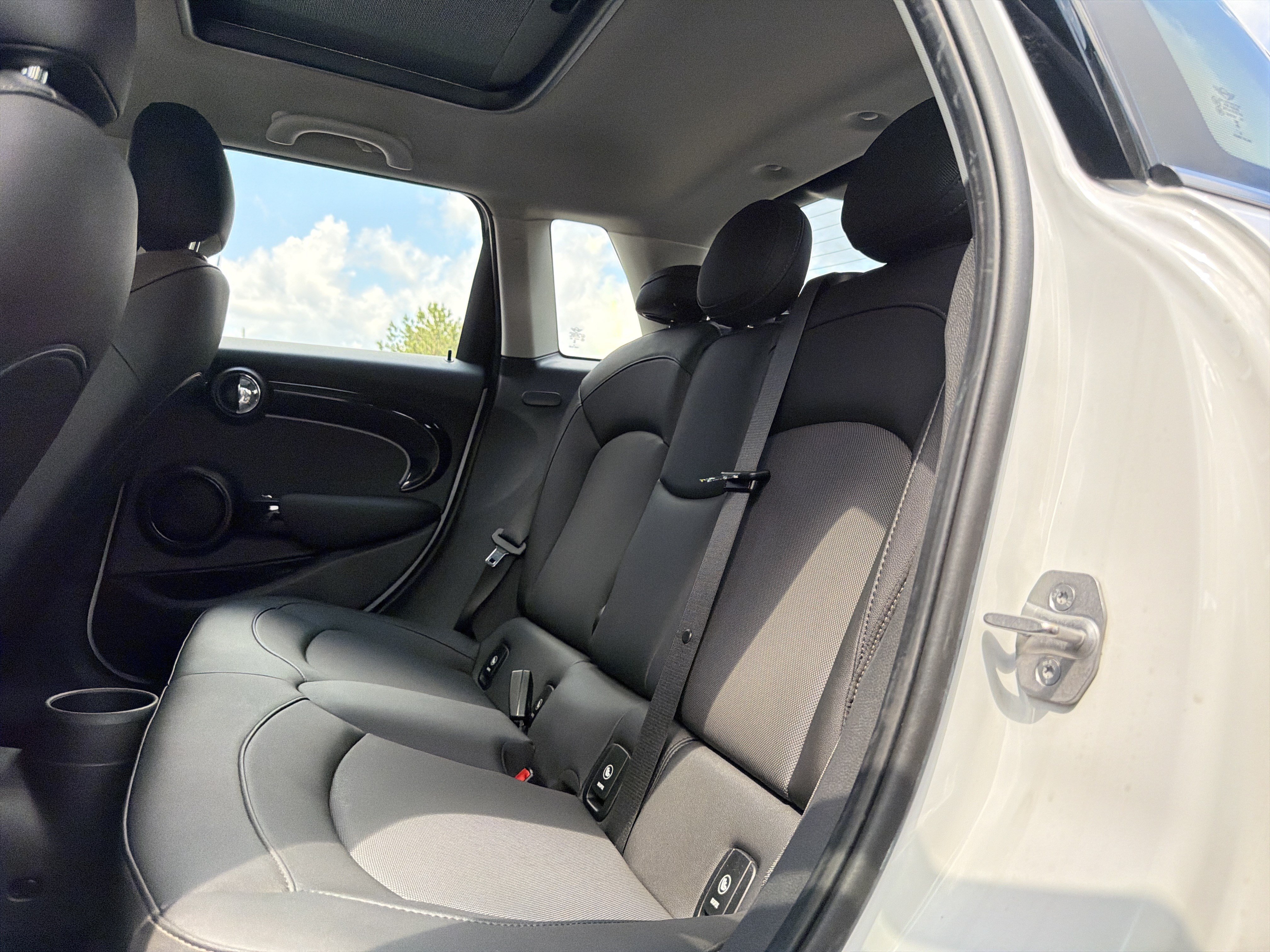 Used 2024 MINI Cooper 4-Door Hardtop FWD image 8