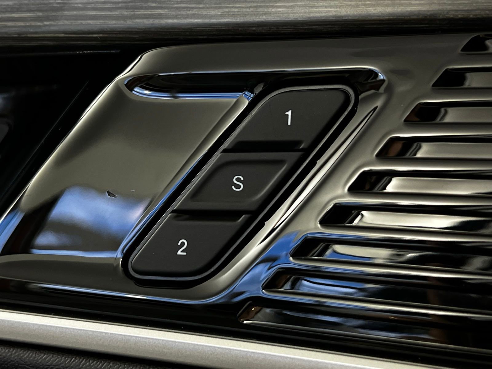 Used 2024 Jeep Wagoneer Series II w/ Flexible Seating Group image 15