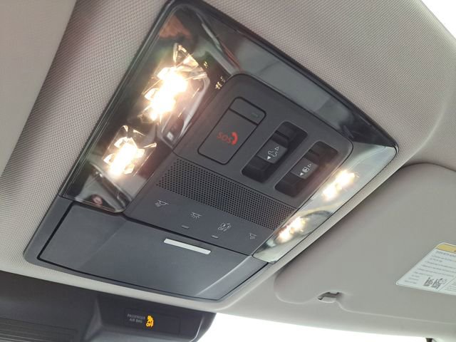 Used 2025 Mitsubishi Outlander SEL AWD/4WD image 18